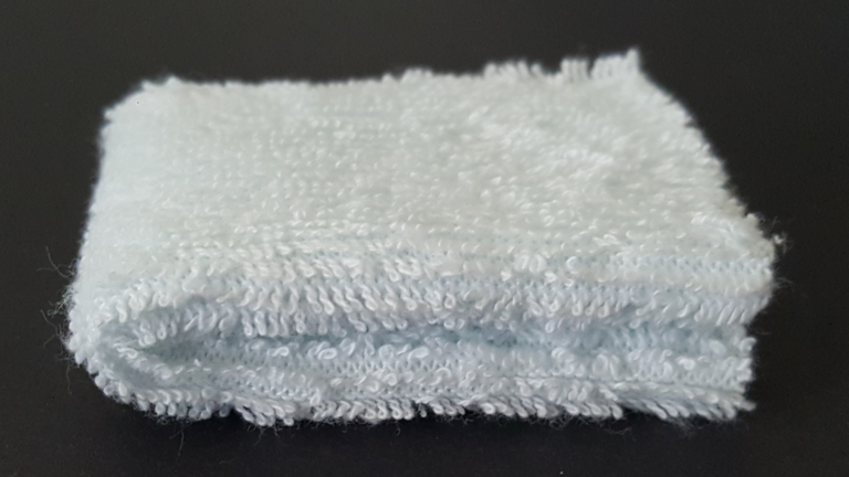 Toallita húmeda para manos doblada azul de Net Towel | Net Towel