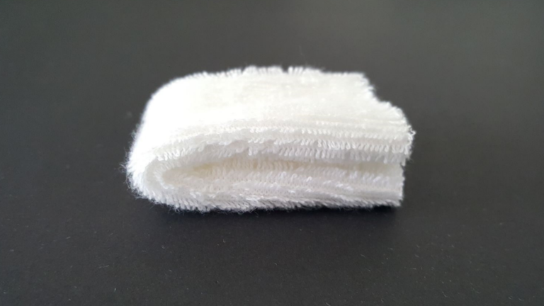 Toallita húmeda para manos doblada blanca de Net Towel | Net Towel