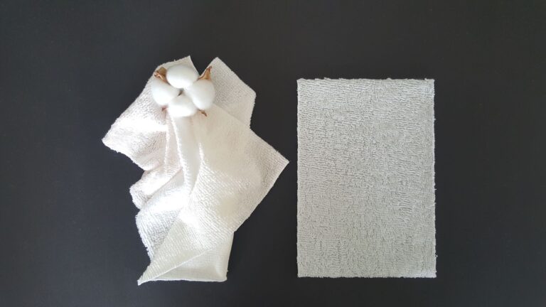 Toallita húmeda para manos con solución hidroalcohólica desplegada de Net Towel | Net Towel